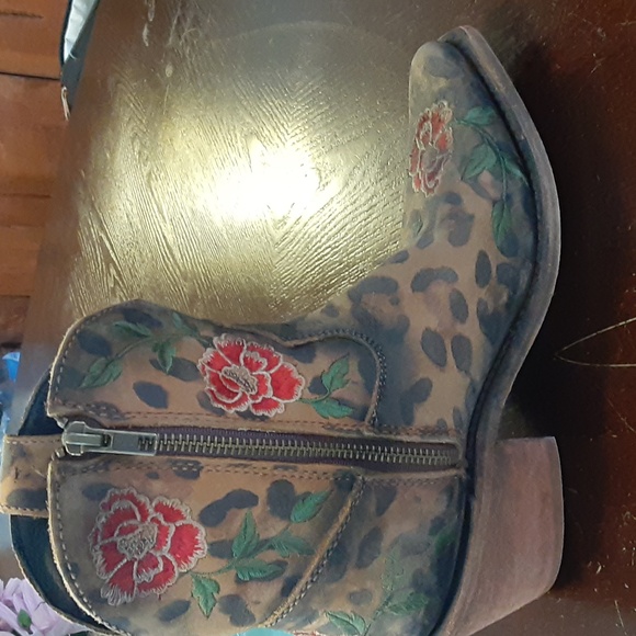 Leather cowgirl boots - Picture 3 of 6